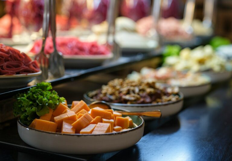 Having an Appetizer at a Hotel Restaurant (Level 1)