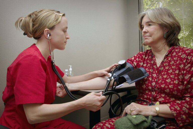Health English related to Nurses Can Help a Patient Get Better in a Hospital